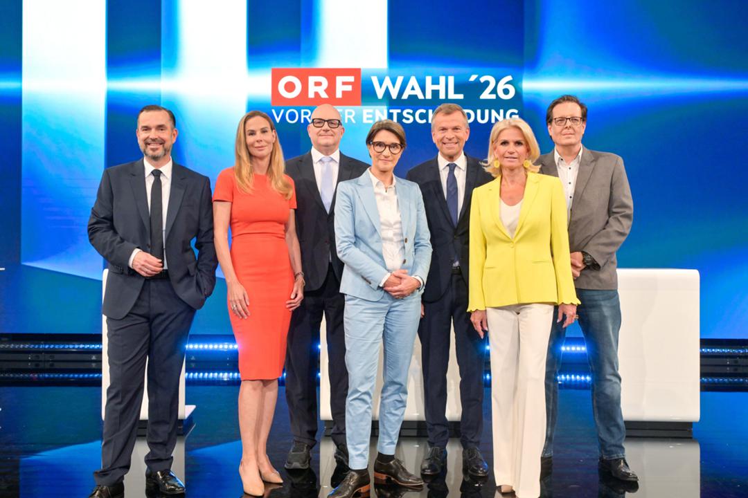 In der Sendung "ORF-Wahl 26: Vor der Entscheidung" stellten sich sieben Bewerber öffentlich vor. Von links: Clemens Pig, Eva Schütz, Johannes Larcher, Lisa Totzauer, Markus Breitenecker, Kathrin Zierhut-Kunz und Robert Altenburger