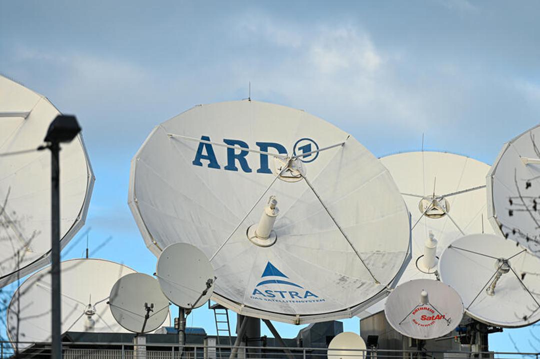Satellitenschüsseln auf dem HR-Gelände in Frankfurt
