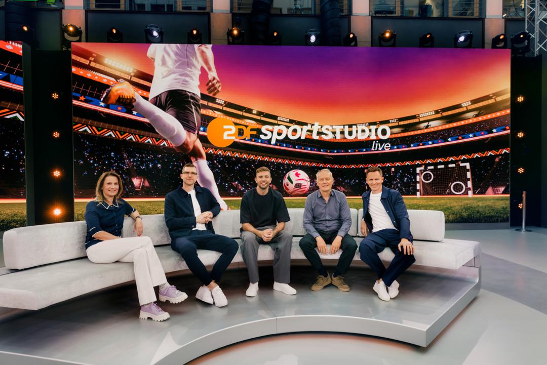 Katrin Müller-Hohenstein, Per Mertesacker, Christoph Kramer, Christian Streich und Jochen Breyer (von links) kommentierten die WM-Spiele im ZDF