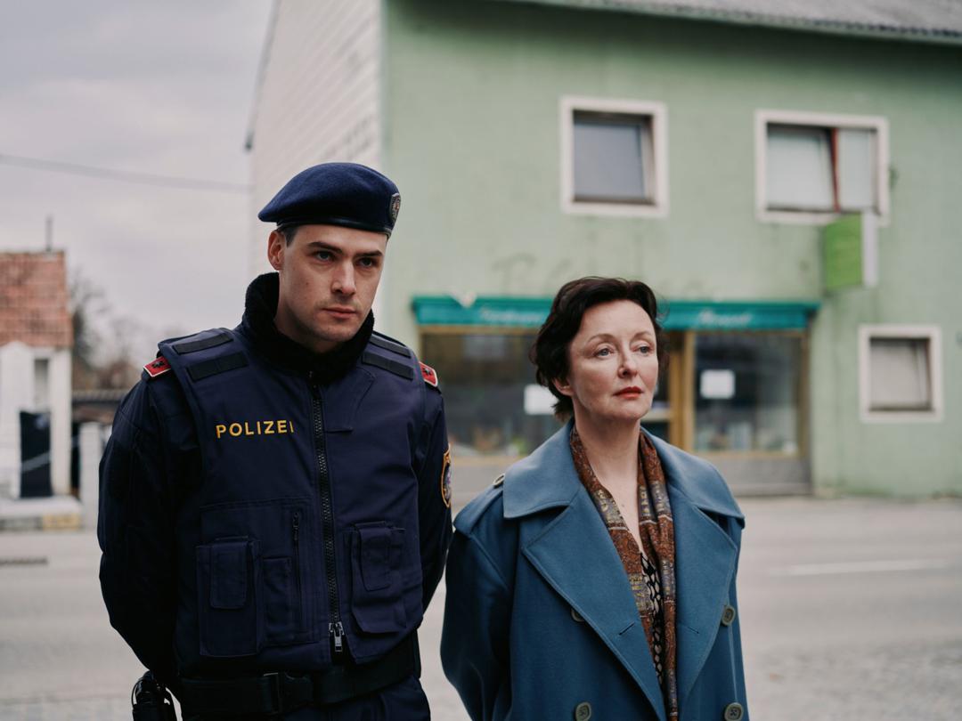 Marion Geyer (Regina Fritsch, rechts) und Patrick Brandl (Thomas Prenn, links) ermitteln in Langenlois
