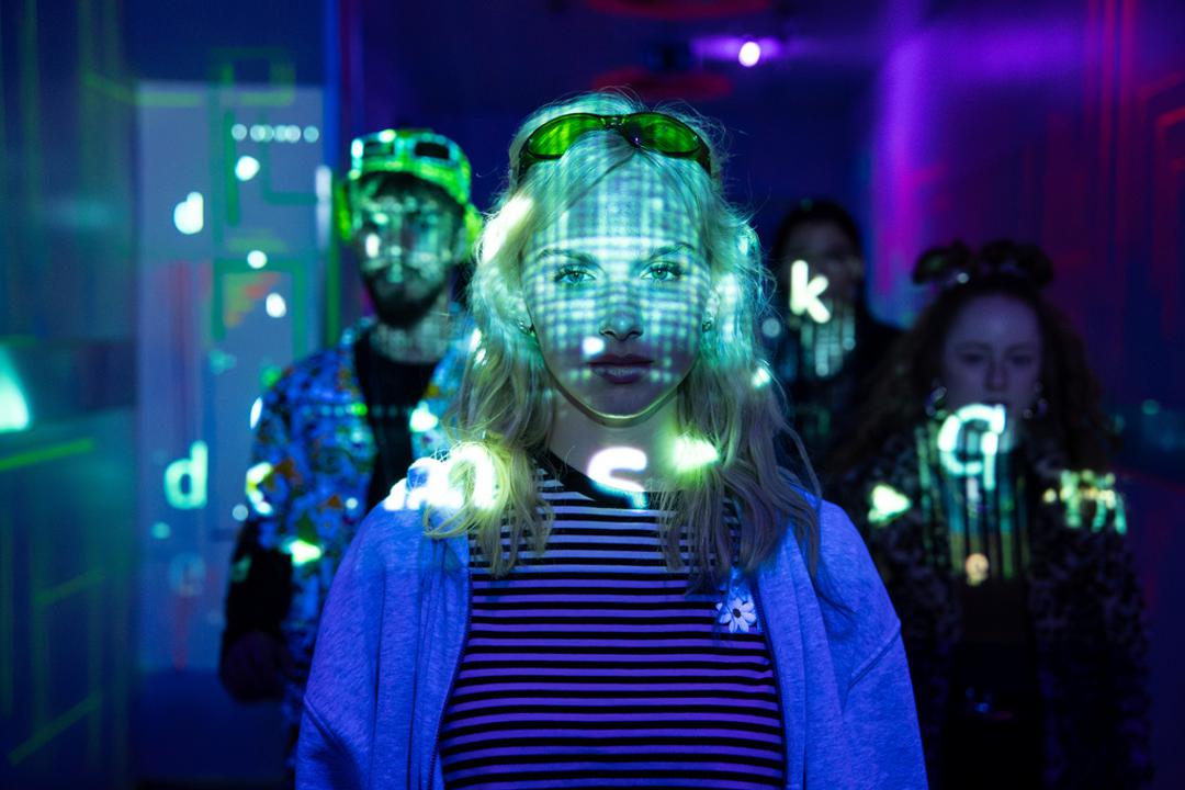 Linda (Jule Hermann) taucht ein in die Technoszene in München