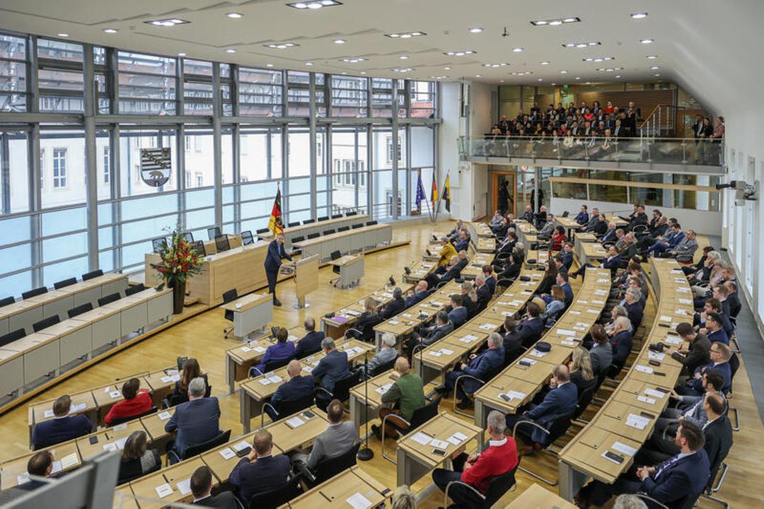 Im Landtag von Sachsen-Anhalt könnte die AfD nach den Wahlen im September die Mehrheit der Abgeordneten stellen