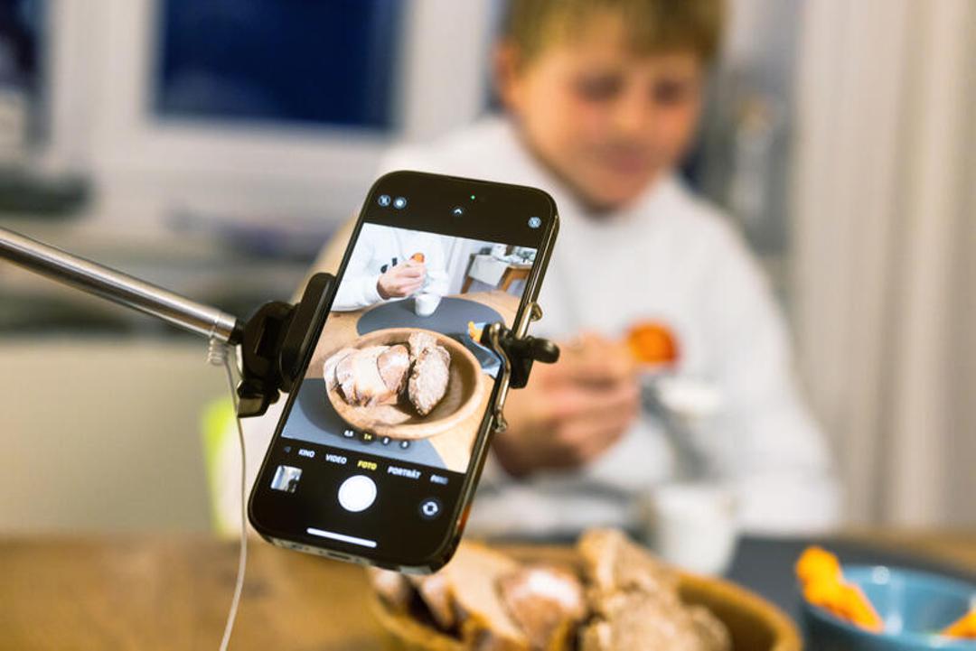 Influencer verdienen Geld mit Videos über das Leben ihrer Kinder