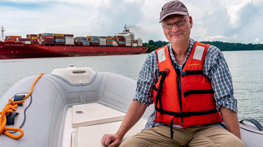 Sven Plöger auf dem Panamakanal während der Dreharbeiten zu seiner ARD-Dokureihe "Wie extrem wird das Wetter, Sven Plöger?" (Archivbild)