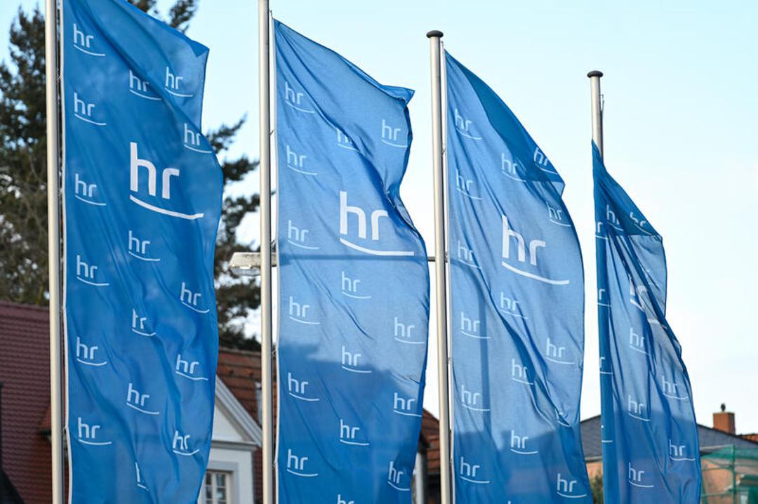 Flaggen am HR-Hauptsitz in Frankfurt am Main