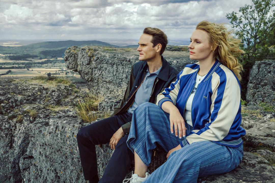 Rosalie Thomass (rechts) spielt die neue Ermittlerin Emmy Rathgeber im Franken-"Tatort"; links: Fabian Hinrichs, der Kommissar Felix Voss spielt