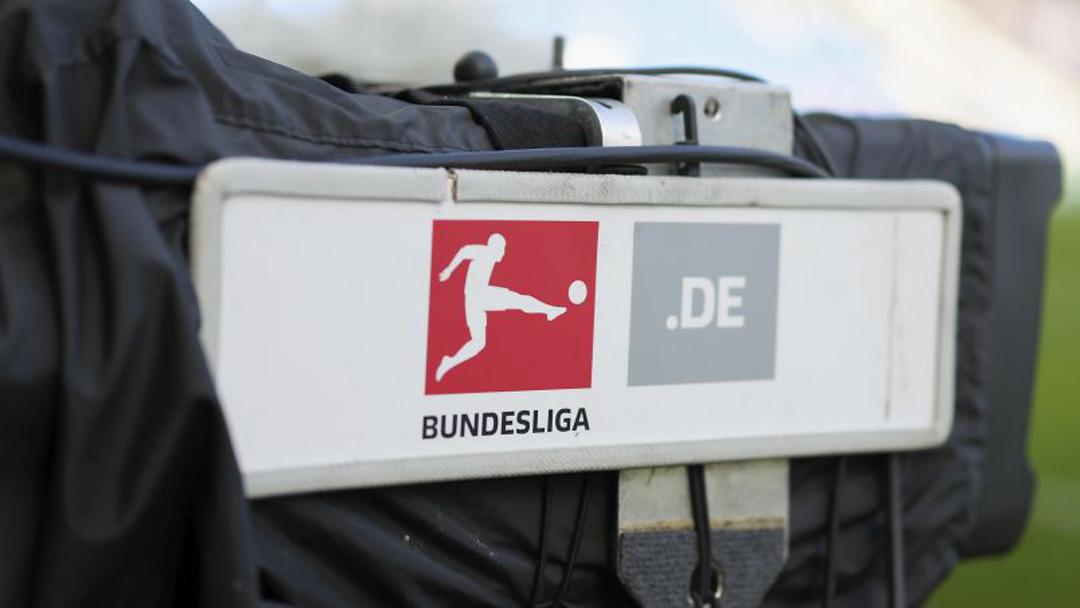 Fernsehkamera mit Bundesliga-Branding