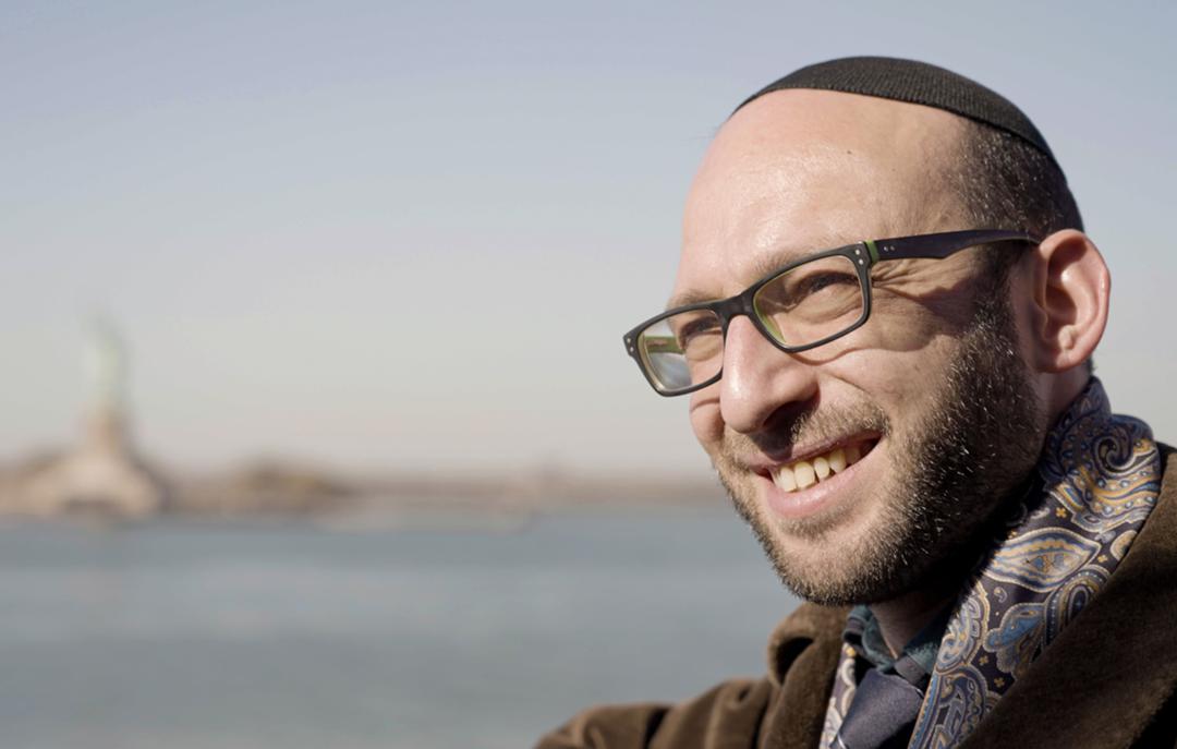 Rabbi Akiva Weingarten auf der Staten Island Ferry vor New York